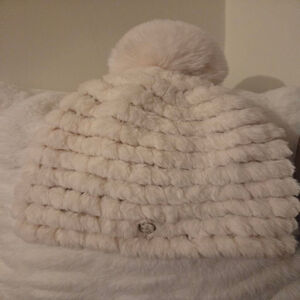 CALVIN KLEIN
Faux Fur Weave Hat In cream and gold logo